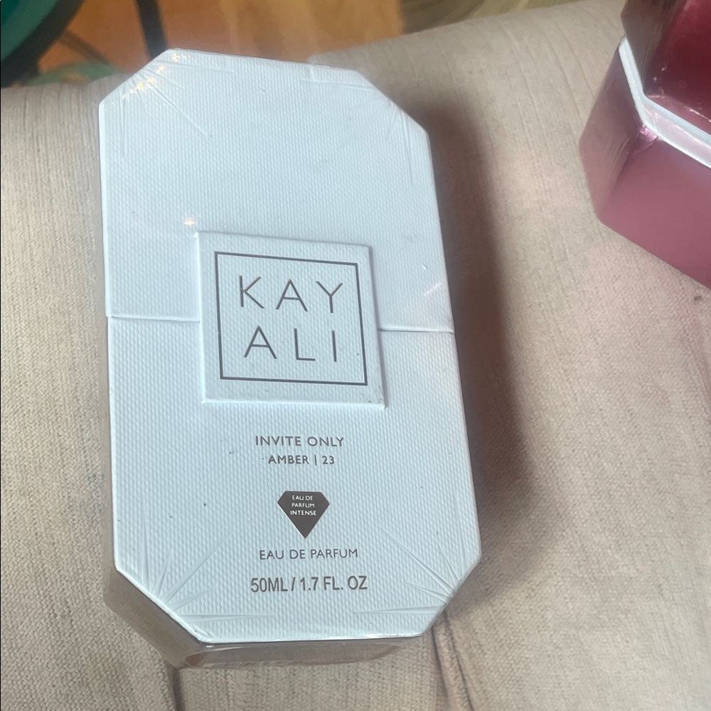 HUDA BEAUTY Kayali Invite Only Amber 23 Eau de Parfum - White